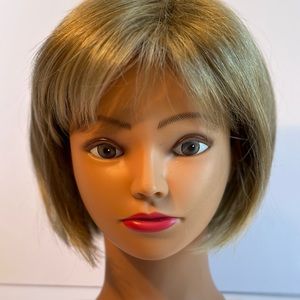 Women’s pageboy wig. Style tag attached Blonde